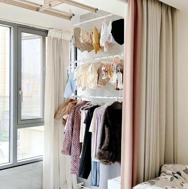 机智了整洁美观省空间快看看广东发现一户高层晾衣设计太(图7) 机智了整洁美观省空间快看看广东发现一户高层晾衣设计太(图7)