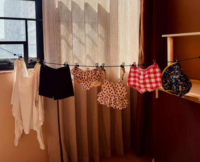 机智了整洁美观省空间快看看广东发现一户高层晾衣设计太(图5) 机智了整洁美观省空间快看看广东发现一户高层晾衣设计太(图5)