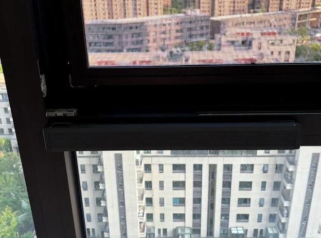 机智了整洁美观省空间快看看广东发现一户高层晾衣设计太(图13) 机智了整洁美观省空间快看看广东发现一户高层晾衣设计太(图13)