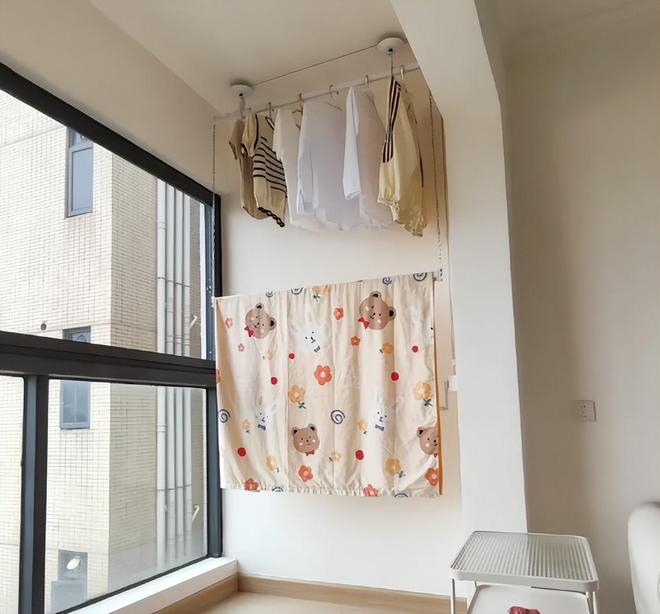 机智了整洁美观省空间快看看广东发现一户高层晾衣设计太(图15) 机智了整洁美观省空间快看看广东发现一户高层晾衣设计太(图15)